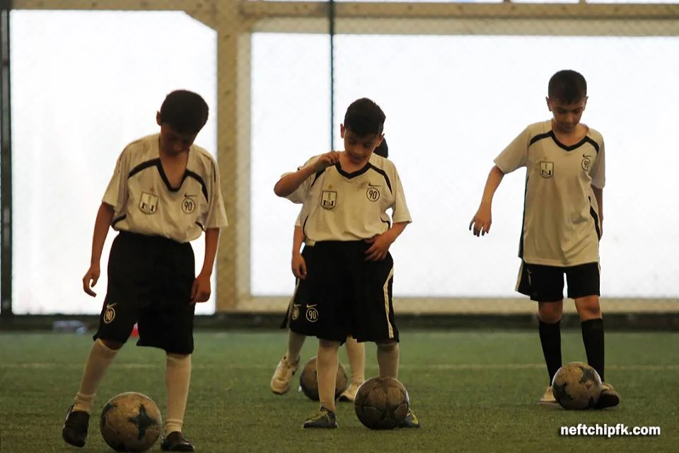 "Neftçili Yay Futbol Düşərgəsi"ndə 3-cü qrup başladı (FOTOLAR) 