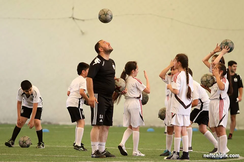 "Neftçili Yay Futbol Düşərgəsi"ndə 3-cü qrup başladı (FOTOLAR) 