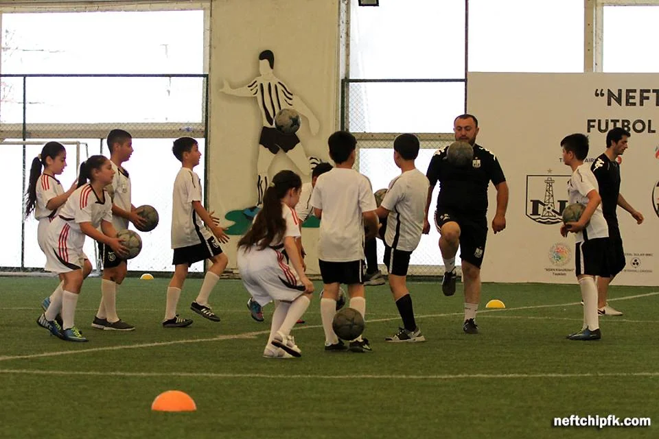 "Neftçili Yay Futbol Düşərgəsi"ndə 3-cü qrup başladı (FOTOLAR) 