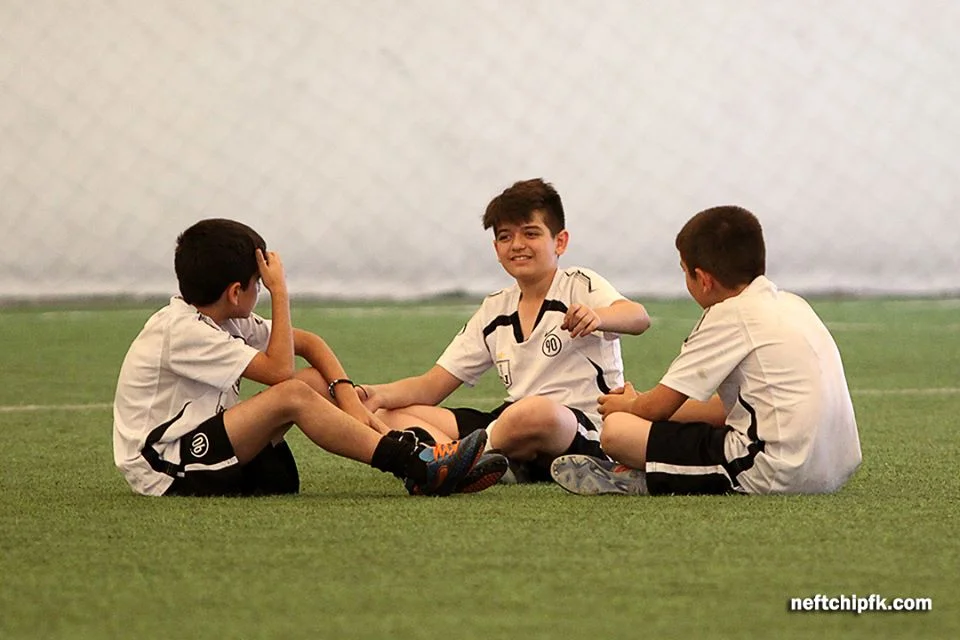 "Neftçili Yay Futbol Düşərgəsi" tamamlandı (FOTOLAR) 