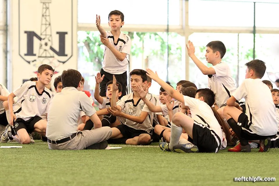 "Neftçili Yay Futbol Düşərgəsi" tamamlandı (FOTOLAR) 