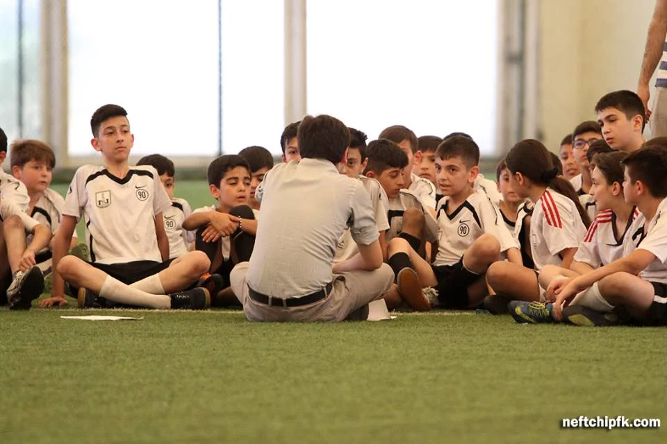 "Neftçili Yay Futbol Düşərgəsi" tamamlandı (FOTOLAR) 