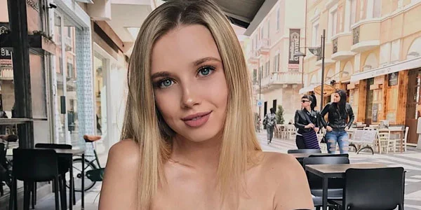 DÇ-nin oyununu izləyən rus gözəl "Instagram"ı coşdurdu - FOTOLAR 