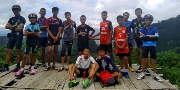Mağarada itən futbol klubu tapıldı: 4 ay yerin altında qala bilərlər (FOTOLAR) 