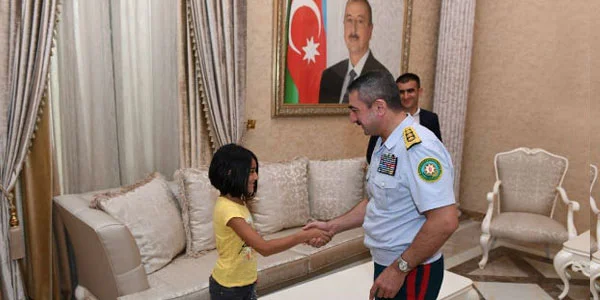 General at çapan Gülayı qəbul etdi - FOTOLAR 