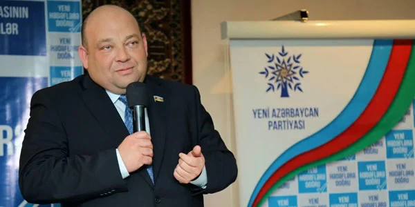 Xanlar Fətiyev “Kəpəz”in avtobusunu əlindən aldı 