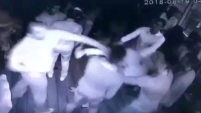 Məşhur döyüşçü gecə klubunu rinqə çevirdi: 7 nəfəri nakauta saldı - FOTO/VİDEO 