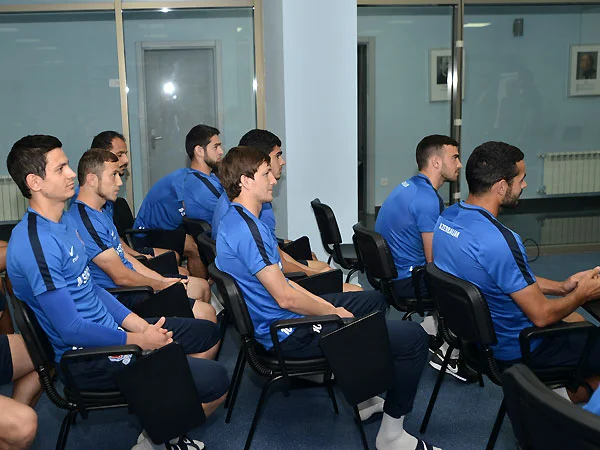 Rövnəq Abdullayev millinin üzvləri ilə görüşüb - FOTOLAR 