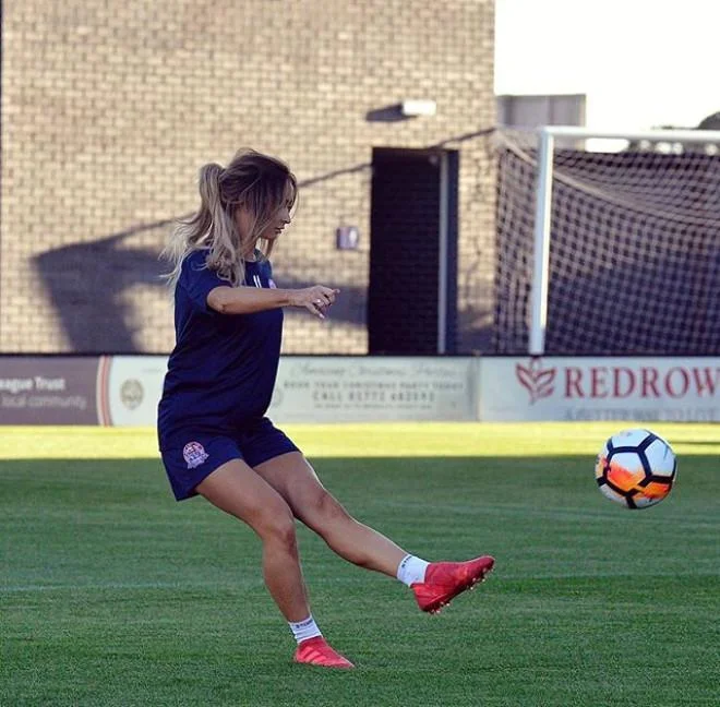 Hər kəs bu qızı model hesab edir, o isə futbolçudu - FOTOLAR 