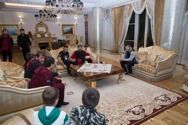 Kadırov Həbibə fəxri ad və avtomobil verdi (FOTO/VİDEO) 