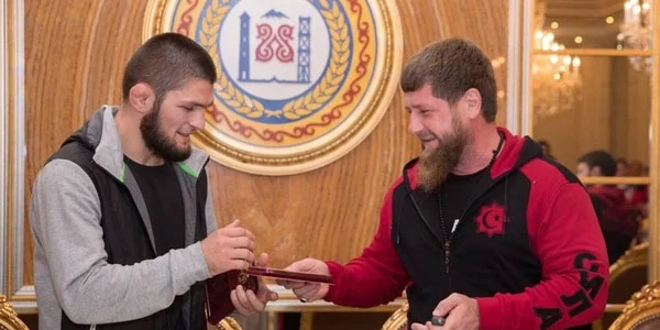 Kadırov Həbibə fəxri ad və avtomobil verdi (FOTO/VİDEO) 