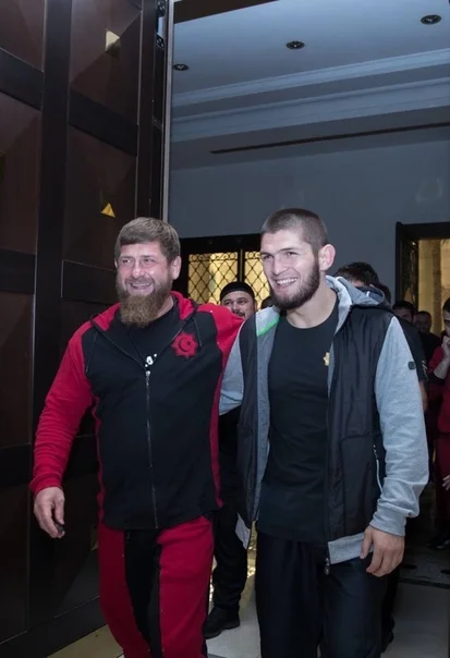 Kadırov Həbibə fəxri ad və avtomobil verdi (FOTO/VİDEO) 