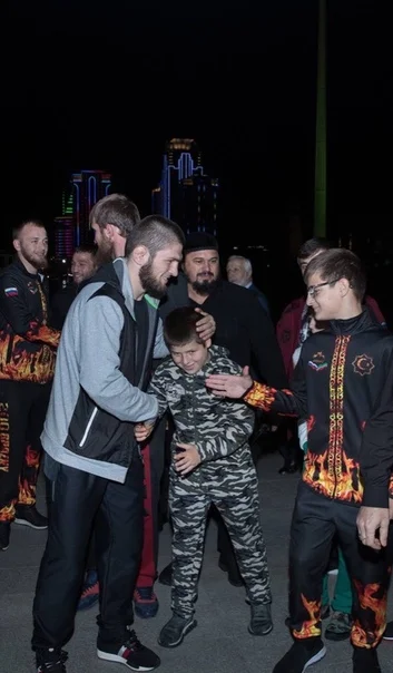 Kadırov Həbibə fəxri ad və avtomobil verdi (FOTO/VİDEO) 