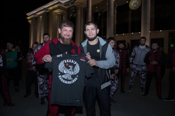 Kadırov Həbibə fəxri ad və avtomobil verdi (FOTO/VİDEO) 