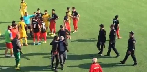 “FC Baku” - “Şahdağ” oyununda dava düşdü: meydana polis girdi - FOTOLAR 