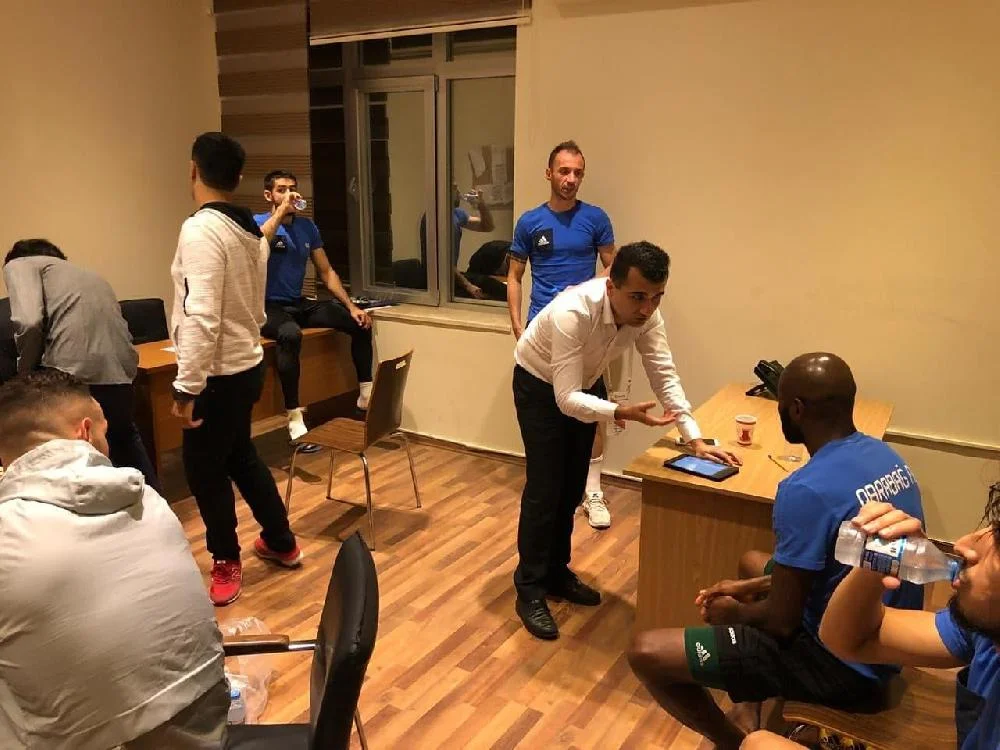 Adi yoxlama, yoxsa Elxan Məmmədovun "barmağı"? - FOTOLAR 