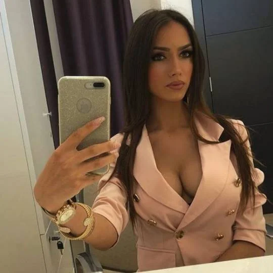 Cazibədar idmançı telekanalda aparıcılıq edir - FOTOLAR 