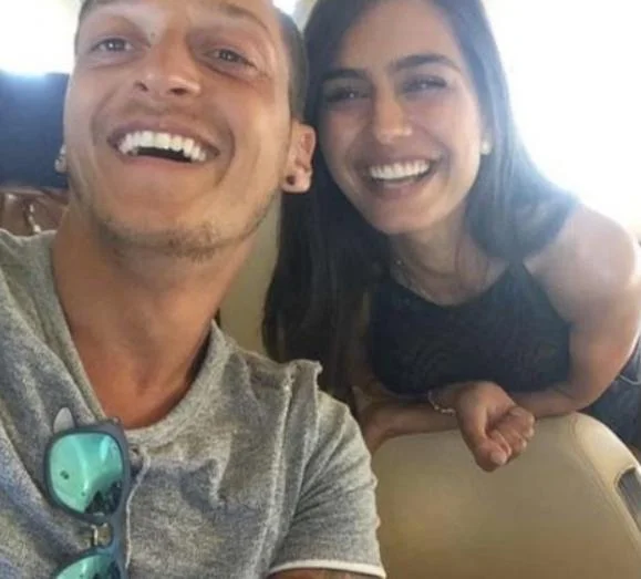 Mesut Özil 3 ölkədə 3 milyona toy edəcək - FOTOLAR 