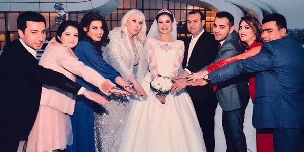 Rauf Məmmədov toyunda xanımı üçün mahnı oxudu - FOTO/VİDEO 