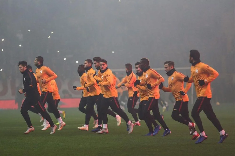 "Qalatasaray"ın məşqində 40 min azarkeş - FOTO/VİDEO 