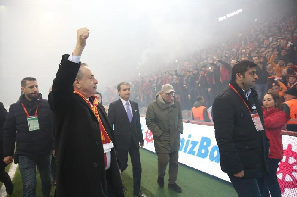 "Qalatasaray"ın məşqində 40 min azarkeş - FOTO/VİDEO 