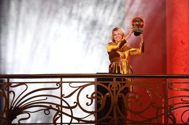 "Ballon d\'Or"da qalmaqal: Qadın futbolçuya elə sual verdi ki... - FOTO 