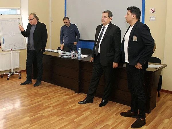 Azərbaycanın 8 məşqçisinə UEFA-nın Pro lisenziyası verildi - SİYAHI 