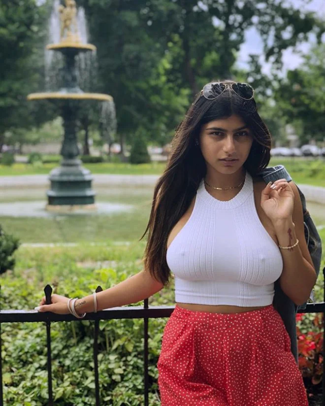 Məşhur ərəb porno ulduz “pensiyaya” çıxdı, futbolda işə başlayır - FOTOLAR 