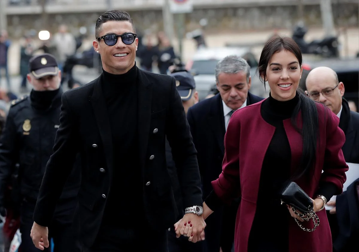 Məhkəmə Ronaldo ilə bağlı qərar verdi: 23 ay həbs və 18,8 milyon cərimə - FOTOLAR 