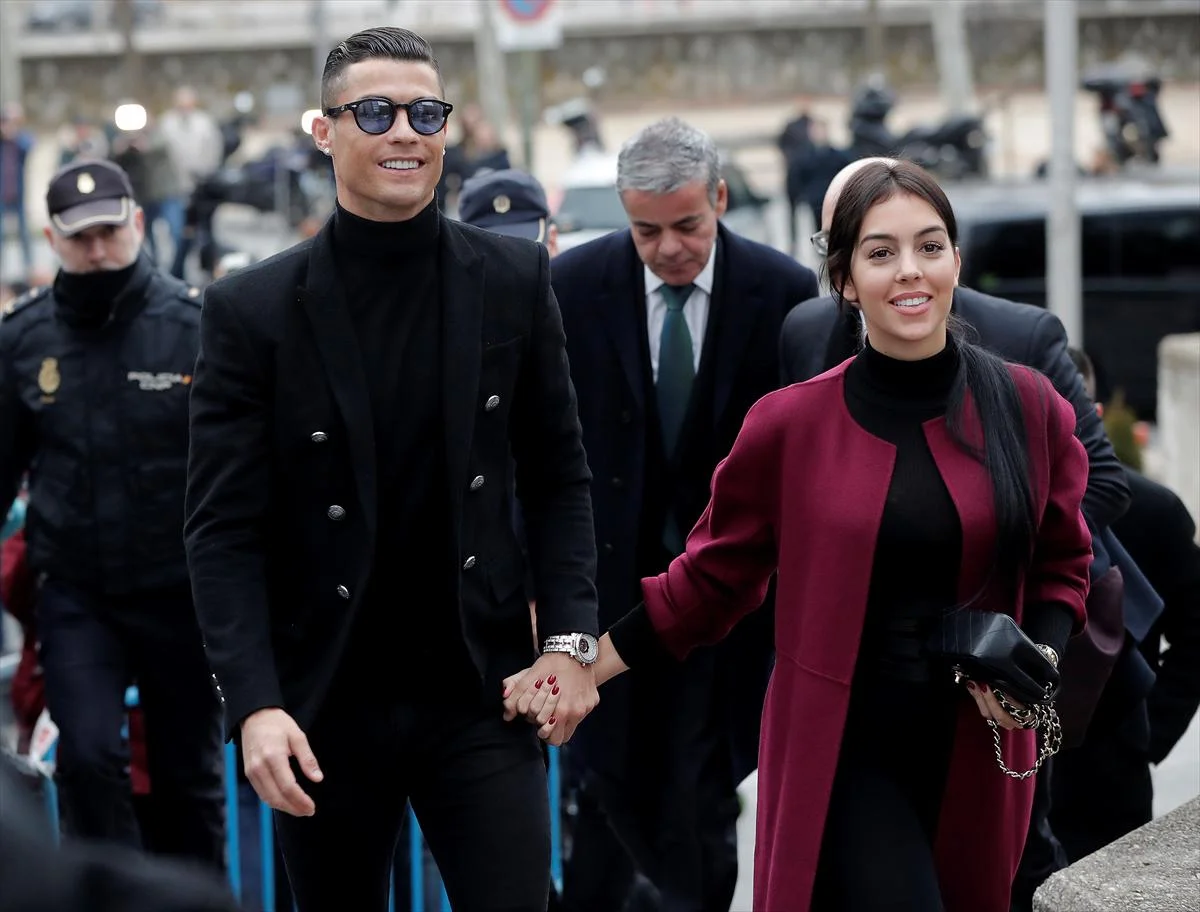 Məhkəmə Ronaldo ilə bağlı qərar verdi: 23 ay həbs və 18,8 milyon cərimə - FOTOLAR 
