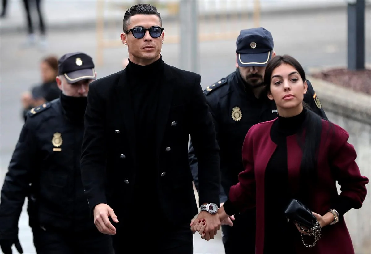 Məhkəmə Ronaldo ilə bağlı qərar verdi: 23 ay həbs və 18,8 milyon cərimə - FOTOLAR 
