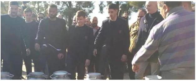 Futbolçular çobanların aksiyasına qoşuldu, südü yollara tökdülər - FOTO 