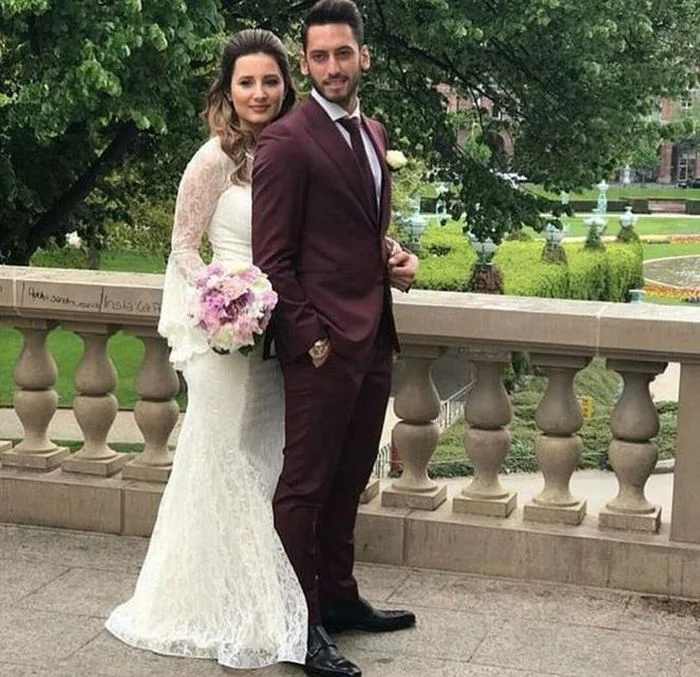 Başqa qadına yazdığı mesajlar yayılan futbolçuya arvadından ağır zərbə - FOTO 