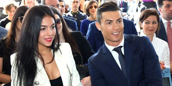 Ronaldonun başı dərddə: uduzduqları oyundan sonra 60 qadınla əyləniblər 