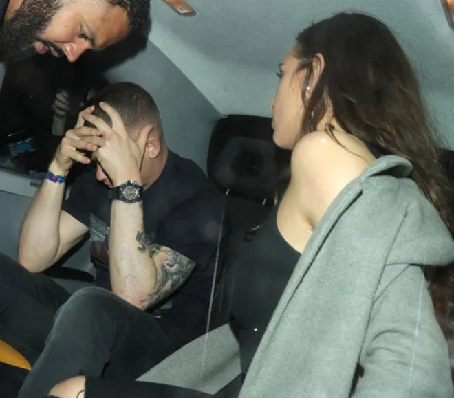 Ulduz futbolçu iki qadınla yaxalandı, ölkə qarışdı - FOTOLAR 