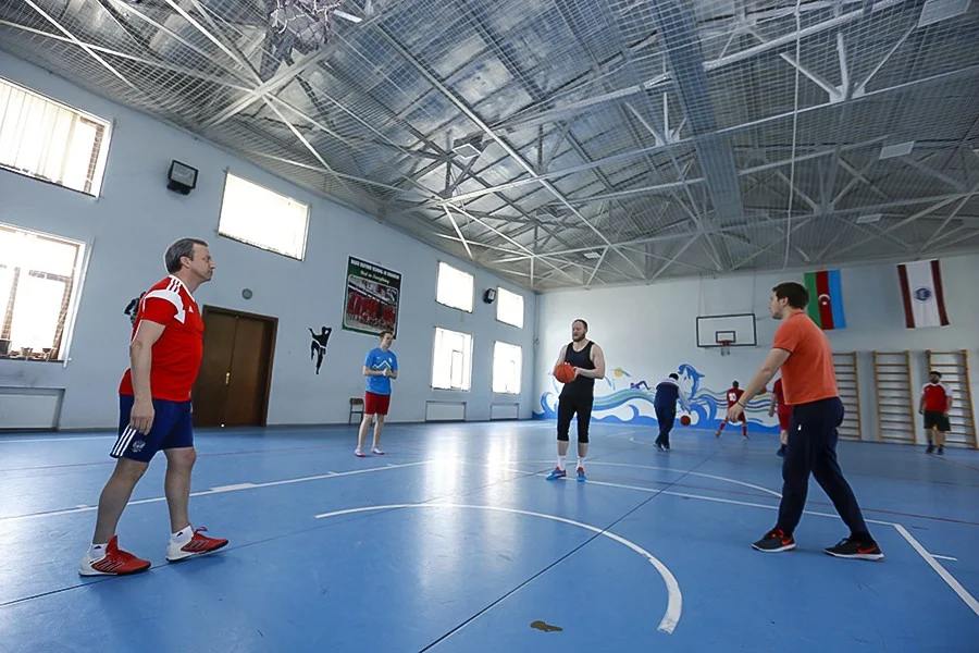FIDE prezidenti Şəmkirdə basketbol oynadı - FOTOLAR 