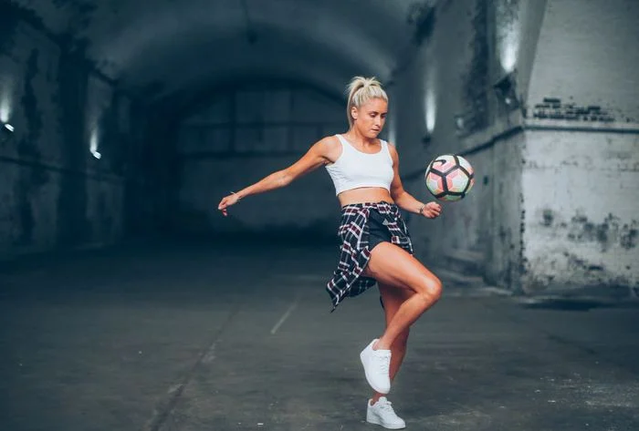 Qadın futbolçunun fədakarlığı hər kəsi ağlatdı - FOTOLAR 