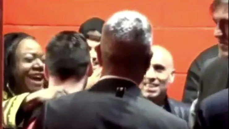 Messini gördü, oğluna təsəlli verməyi unutdu - FOTO 