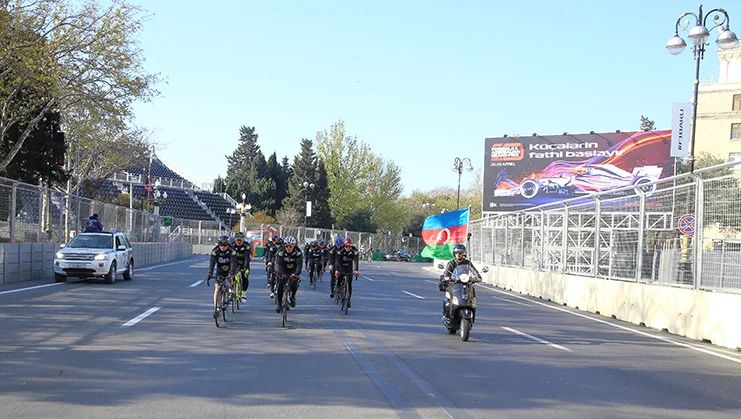 Mədət Quliyev F1-in Bakı trekinin veloyürüşündə - FOTOLAR 