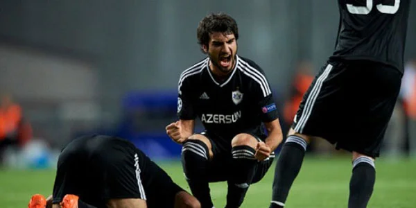 Mahir Mədətov soyadını və atasının adını rəsmən dəyişdi - FOTO 