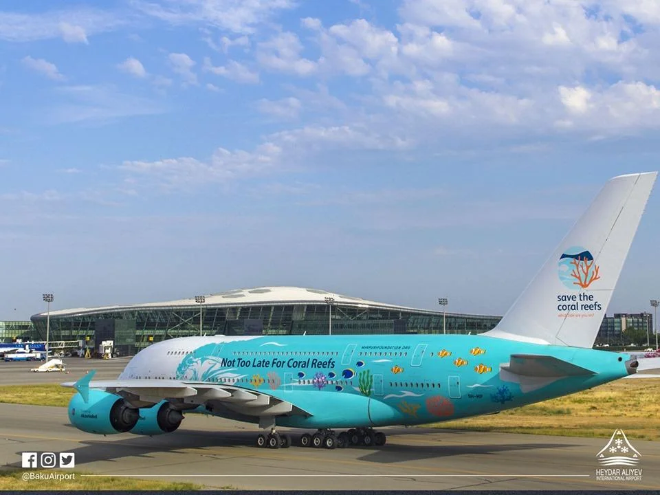 Ən böyük sərnişin təyyarəsi Bakı aeroportuna endi - FOTO 