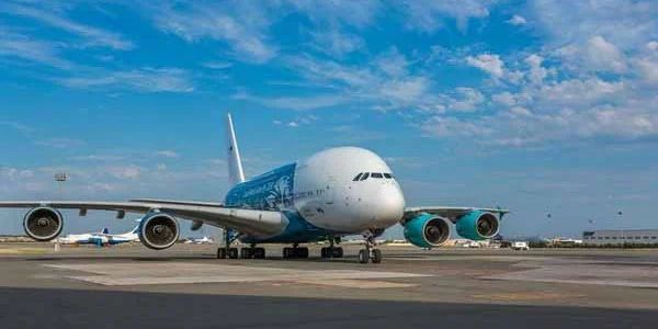 Ən böyük sərnişin təyyarəsi Bakı aeroportuna endi - FOTO 