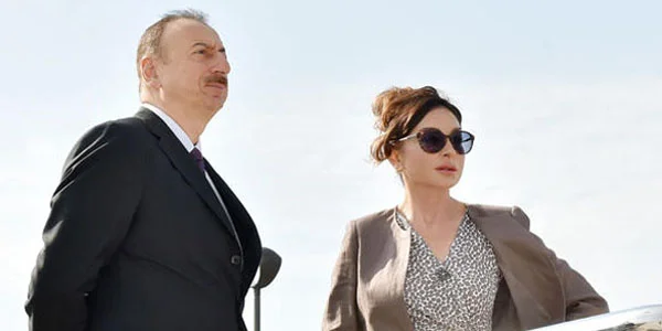 İlham Əliyev və Mehriban Əliyeva final matçında - FOTO 