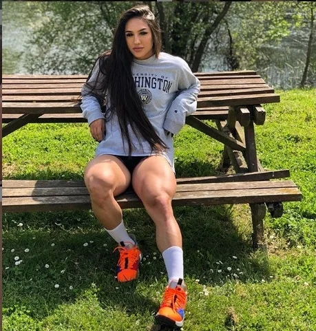"İnstagram"da fenomenə çevrilən azərbaycanlı qız: Onu dünya ulduzları da izləyir - FOTOLAR 