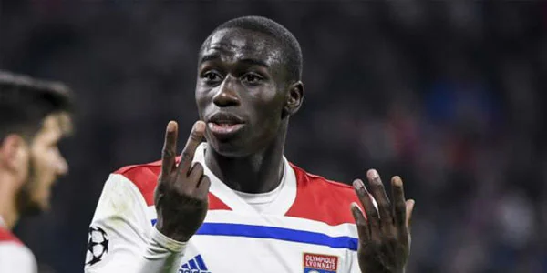 "Real" həkimlərin "yeriyə bilməyəcək" dediyi futbolçuya 48 milyon verdi 