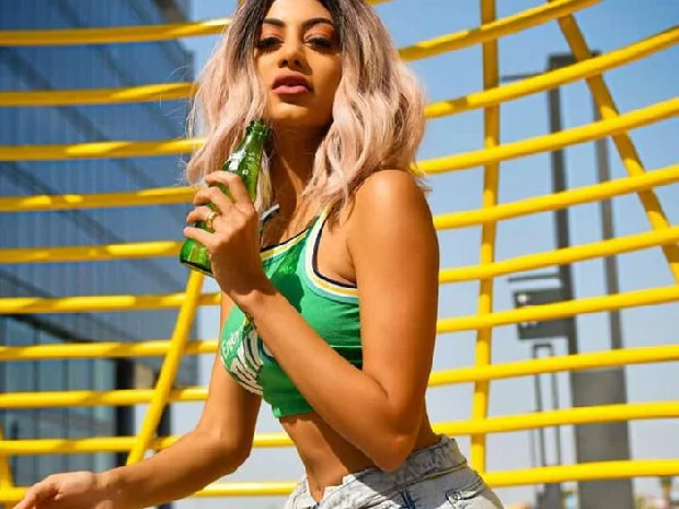 Məşhur model: "Salahın mesajlarına görə ölkəmə gedə bilmirəm" - FOTOLAR 