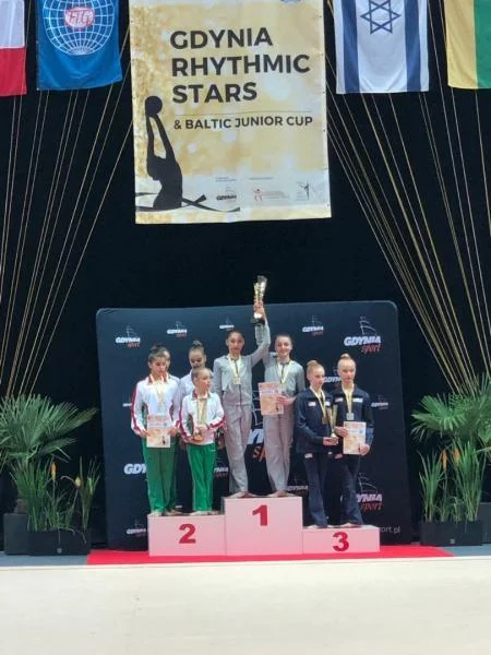 Azərbaycanın bədii gimnastları beynəlxalq turnirdə 10 medal qazanıb - FOTOLAR 