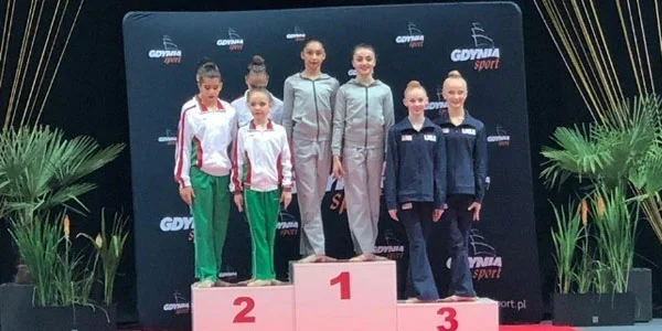 Azərbaycanın bədii gimnastları beynəlxalq turnirdə 10 medal qazanıb - FOTOLAR 