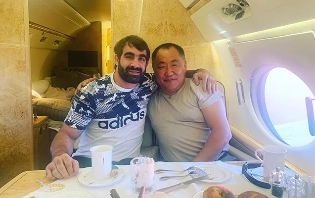 Rafael Ağayevlə Hacı Əliyev prezident təyyarəsində - FOTO 