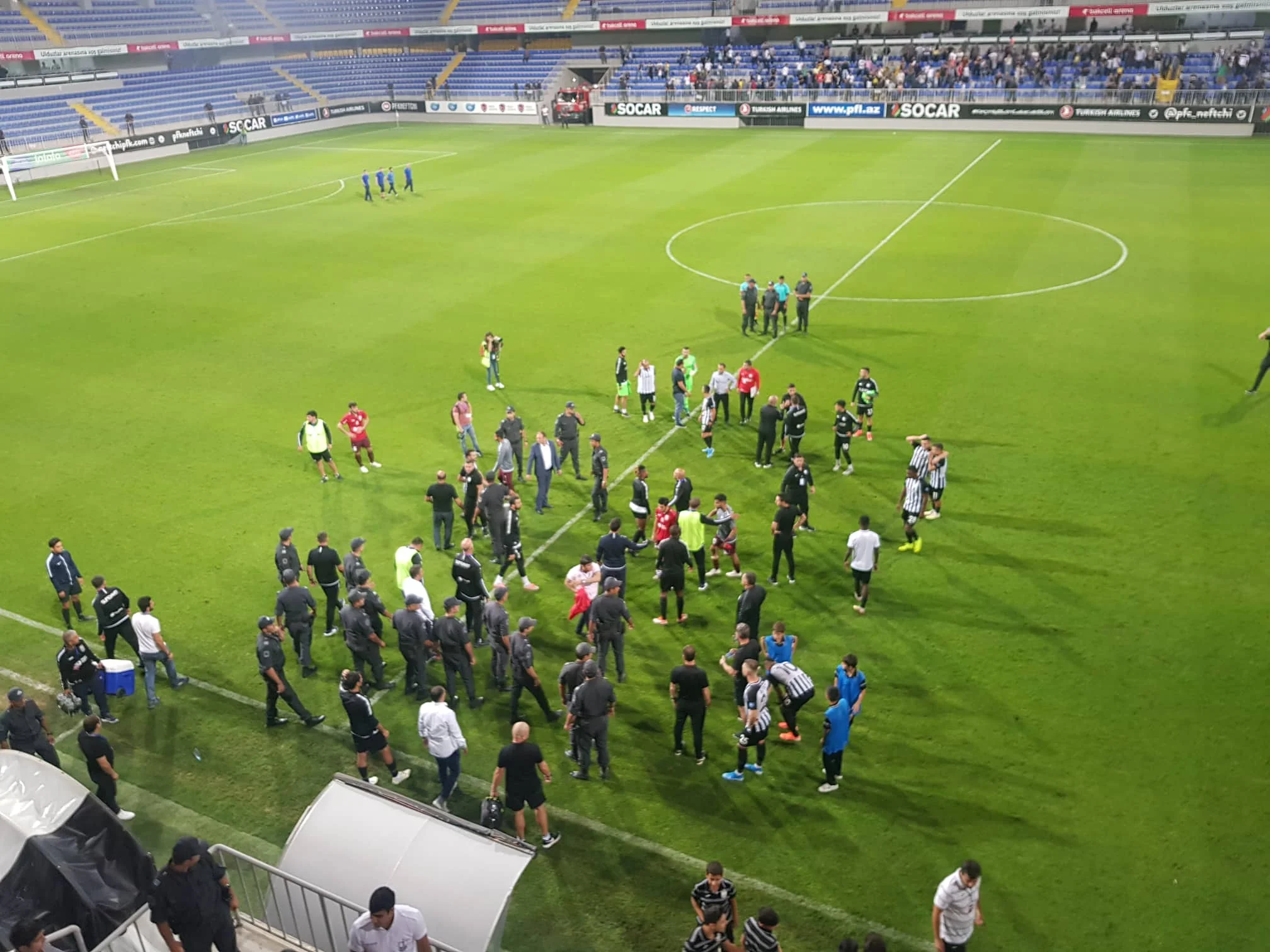 "Bakcell Arena"da dava düşdü (FOTOLAR) 